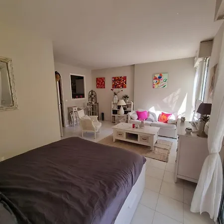 - Centre Apartment *